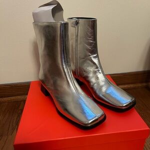 Lisa Says Gah Metallic Silver Square-Toe Quincy Ankle Boots